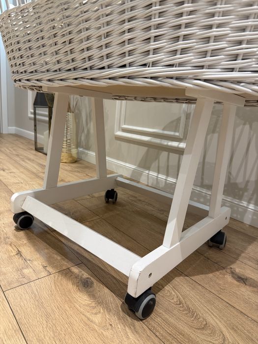 Kosz Mojżesza na kółkach