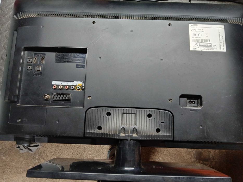PEÇAS - TV LED 32" - Samsung UE32EH4000W - com Ecrã Danificado!!