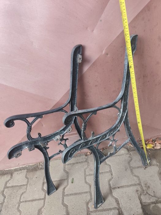 Żeliwne nogi do ławki.