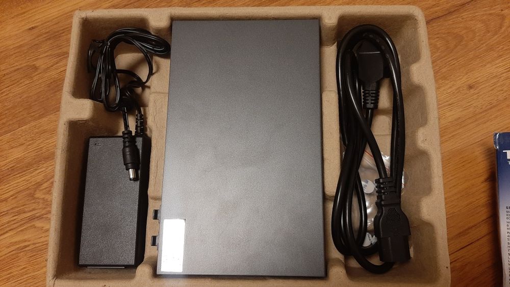 Продаю Комутатор TP-LINK TL-SG2210P