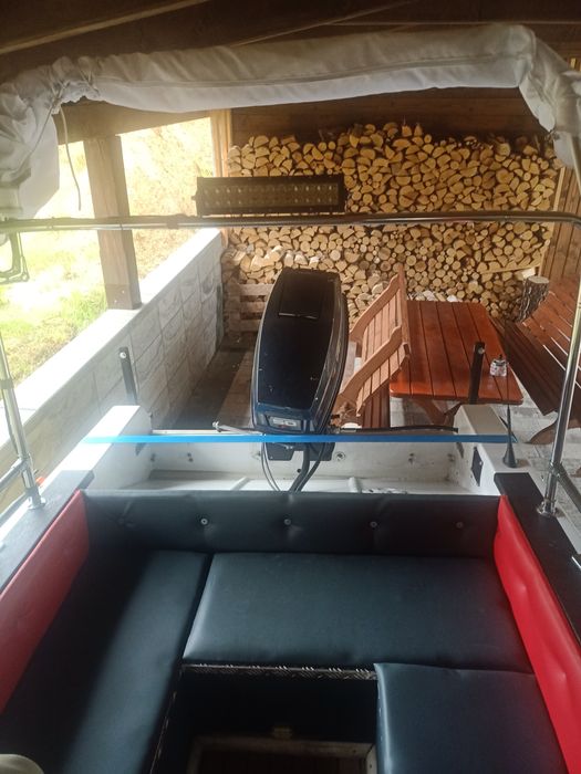 Łodz motorowa z przyczepa