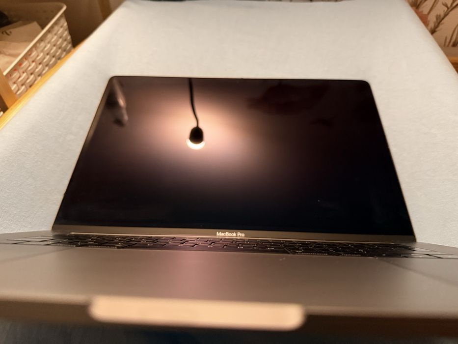 Macbook pro 15” 2018 i7 16Gb 256 R Pro 555x