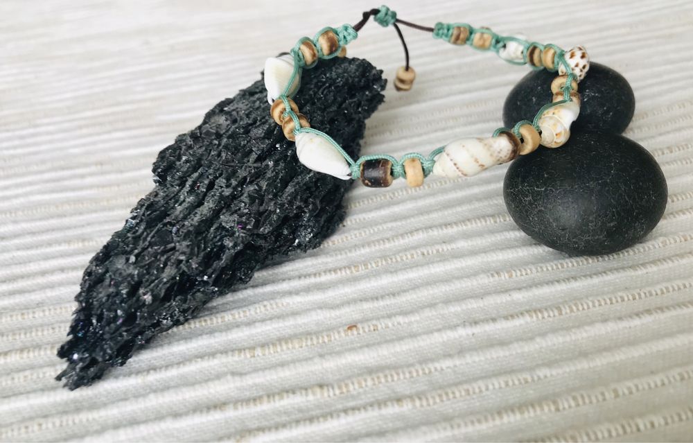Bransoletka damska handmade z muszelkami i kokosem