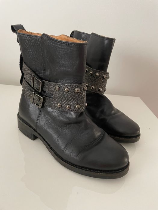 Botas pretas cano alto