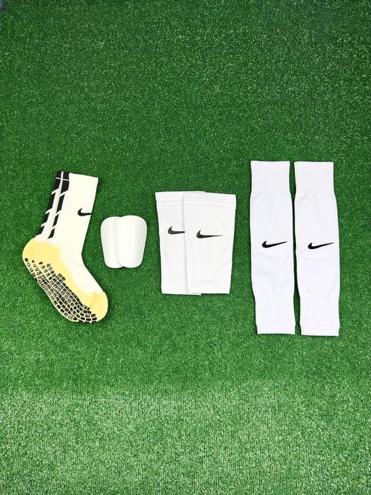 Футбольний набір (гетри-обрізки Nike, щитки, шкарпетки Trusox, тримачі Nike)