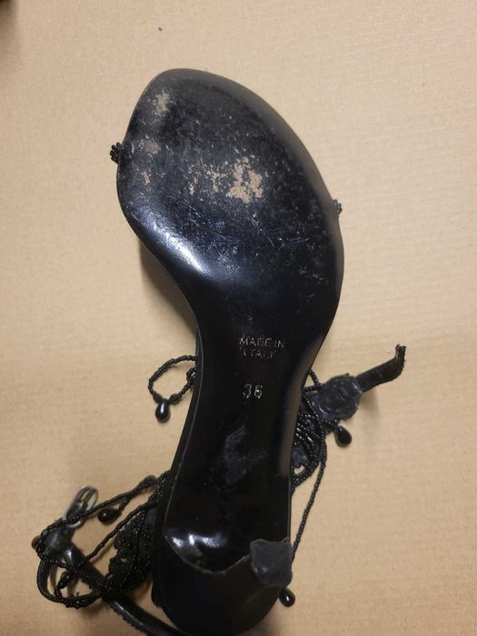 Sandálias Pretas com Missangas - René Caovilla