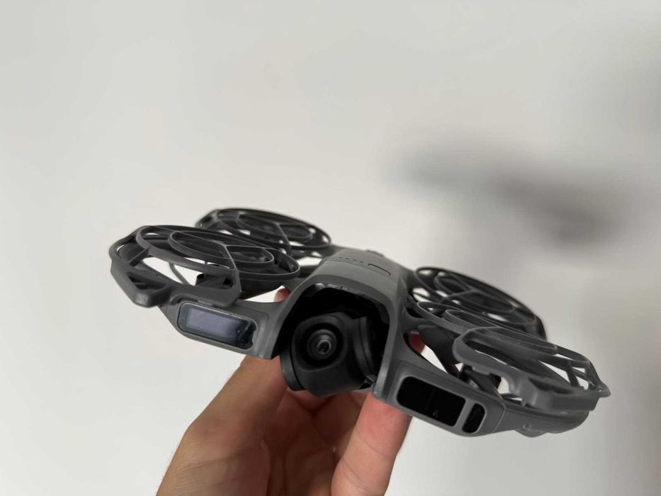 Drone DJI Neo 2 com baterias e hub