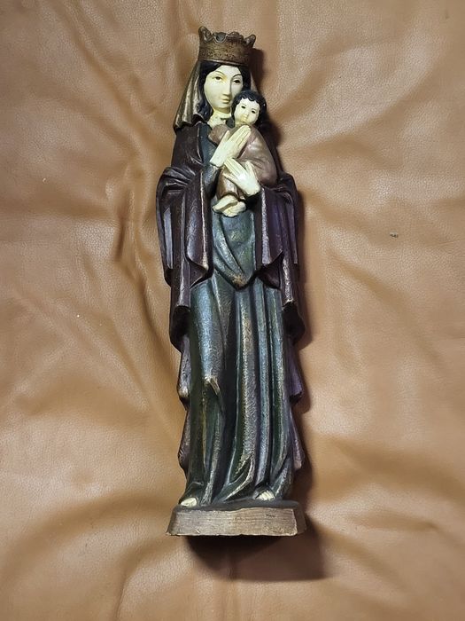 Nossa senhora com o menino ao colo