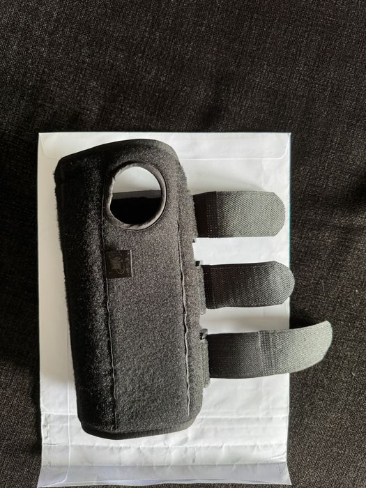 Tala imobilizadora de pulso