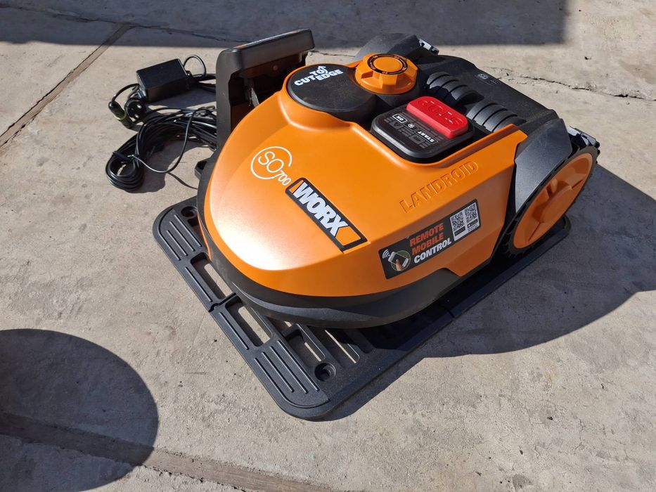 Робот -газонокосарка