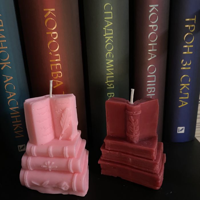Свічки у формі книг