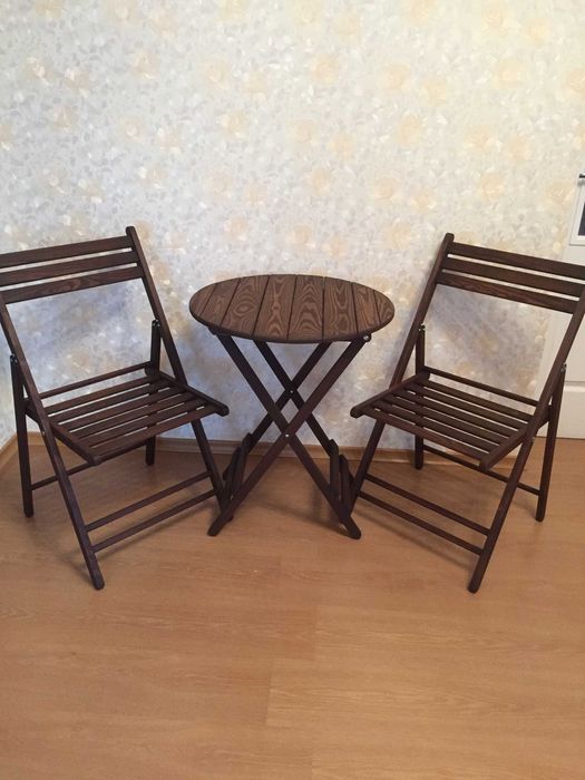 Стільці столи складні деревяні.