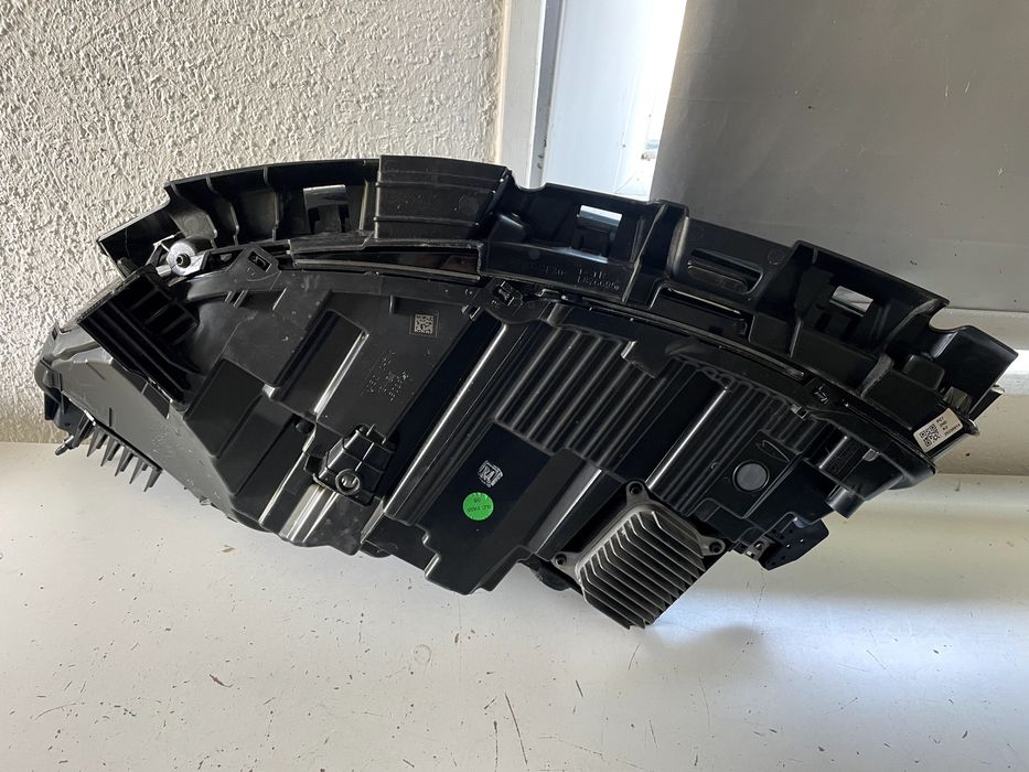 Lampa prawa lewa  eflektor przód TESLA Model 3 Highland 24r  cała