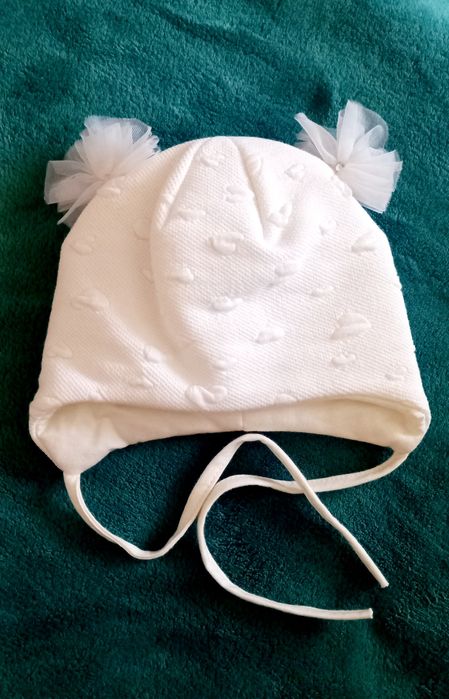 Czapka dziewczęca wiązana 38