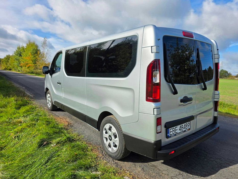 Renault Trafic Long  9 osobowy SpaceClass przewóz osób niepełnosprawnych