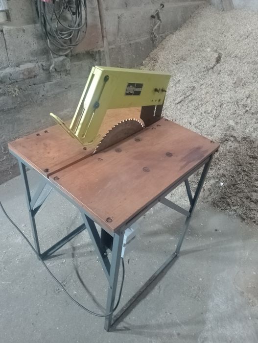 Mała krajzega stołowa