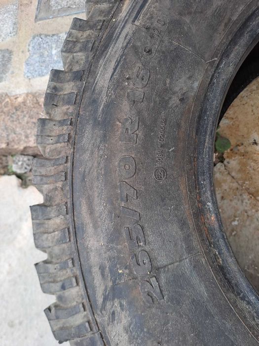 Pneu suplente 265/70 R16