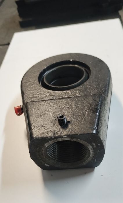 Ucho Silownika FI40MM M33x2