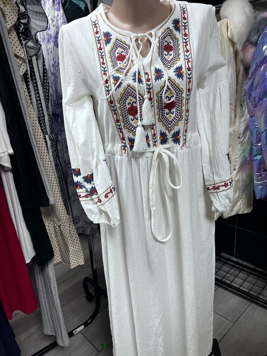 Стильна сукня  вишиванка