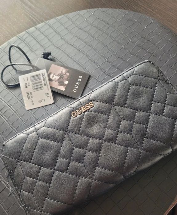 Portfel czarny damski Guess