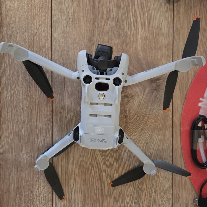 Dron DJI mini 4 pro fly more combo