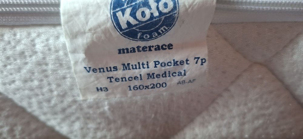 Sprzedam łóżko z materacem 160x200 i ze stelażem