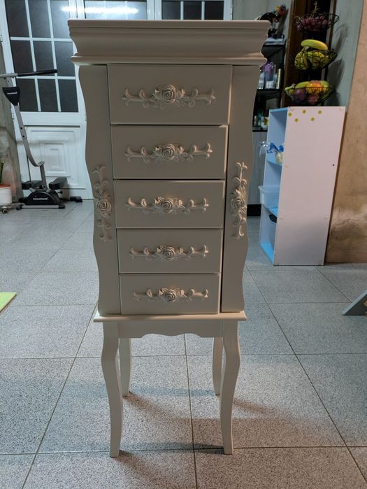 Armário guarda-joias