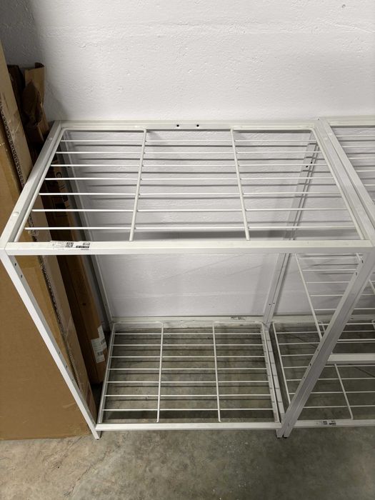 Estante do ikea como prateleiras abertas
