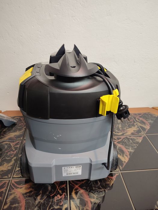 Karcher Puzzi 8/1 професійний миючий пилосос Керхер