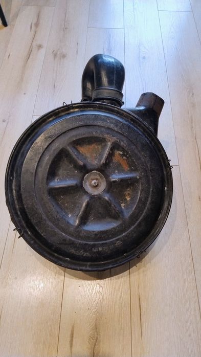 Obudowa filtra powietrza do mercedes w126 300sd  oem617 turbo 6170980401