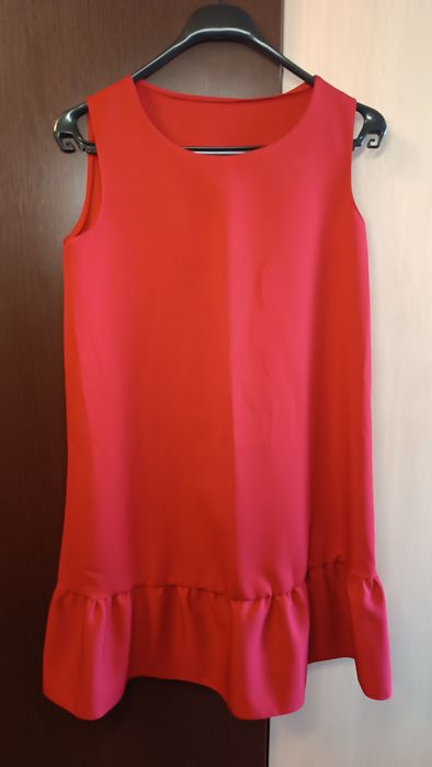 Червона сукня до колін