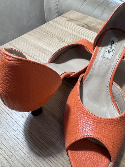 Босоніжки жіночі