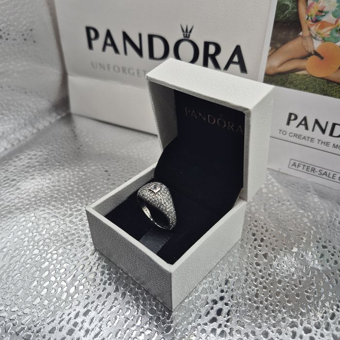 Anel Pandora Pavé Square Cocktail