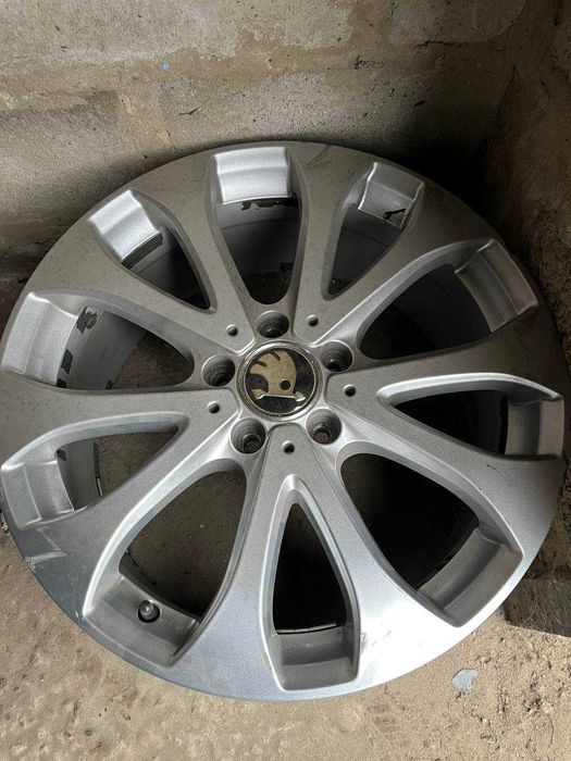 Оригинальні диски на Мерседес W213 8.0Jx18H2 ET43 (комплект)