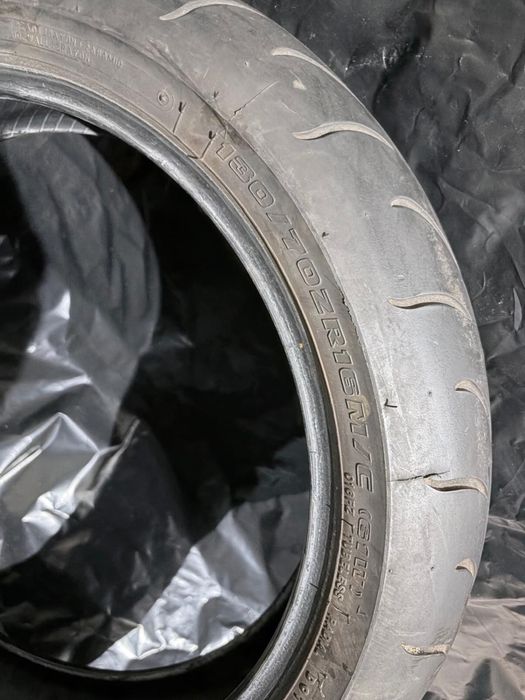 Pneu de mota brigeston