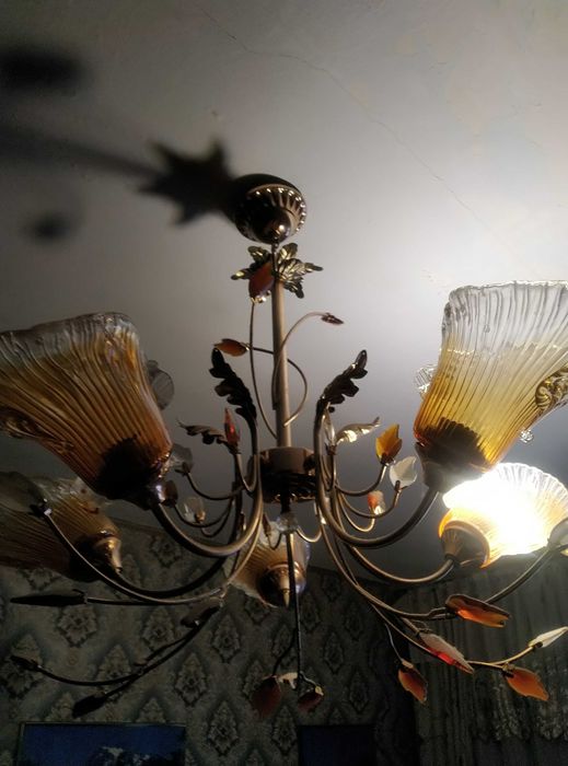 Люстра підвісна на п'ять ламп