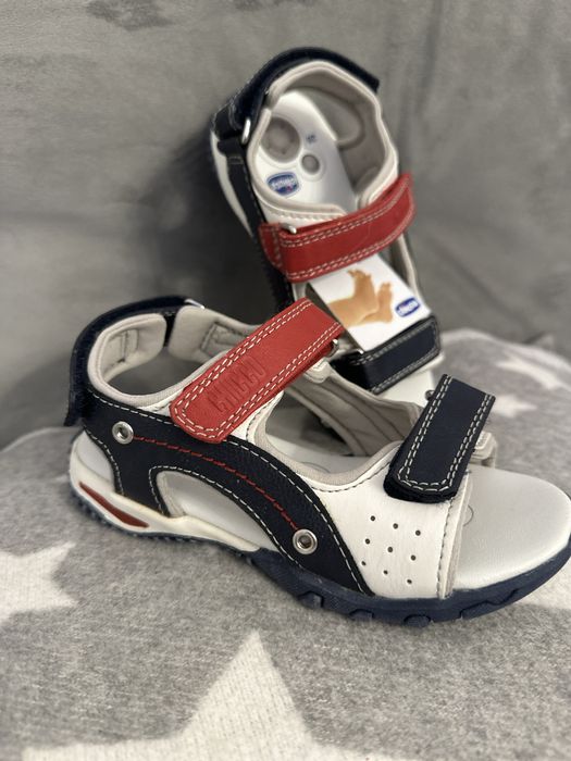 Дитячі нові шкіряні босоніжки Chicco 28 розмір