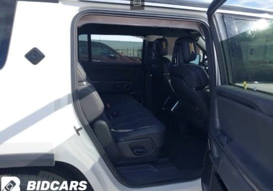 Продам Rivian R1S 2023