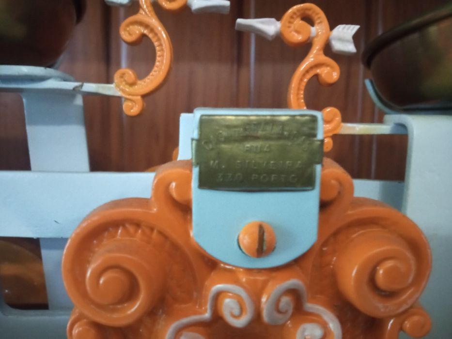 Bonita balança. Princípio do século. Restaurada por profissional. Resp