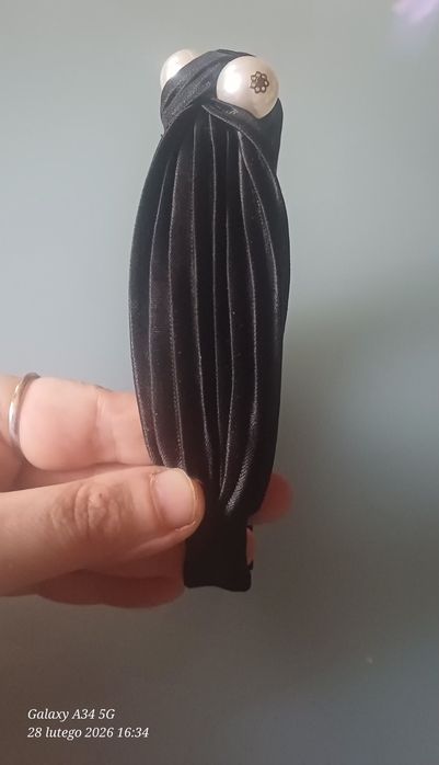 Opaska do włosów czarna perełki elegancka