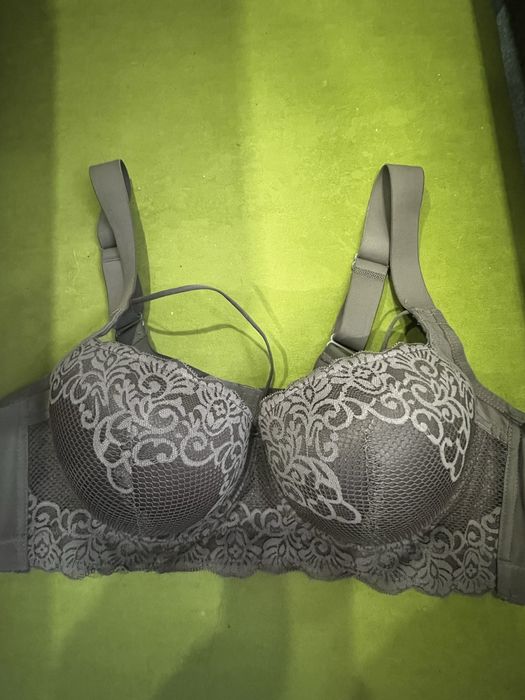 Жіночий бюстгалтер
