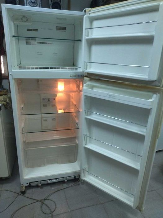Продам  робочий холодильник з можливою доставкою