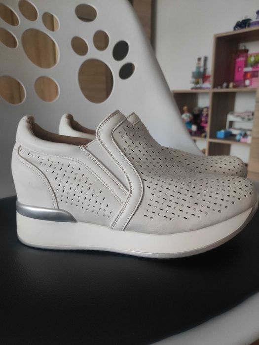 Białe buty sneakersy sportowe 40 na koturnie cekiny