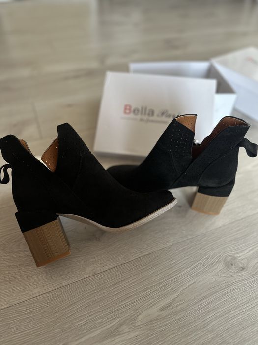 Нові замшеві черевики Bella Paris