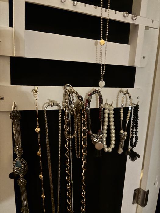 Espelho guarda joias vertical