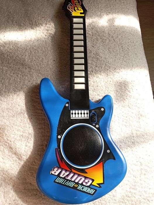 Детская музыкальная гитара