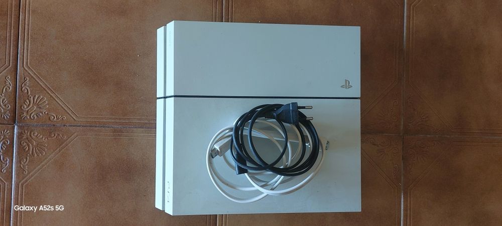 PS4 500gb branca