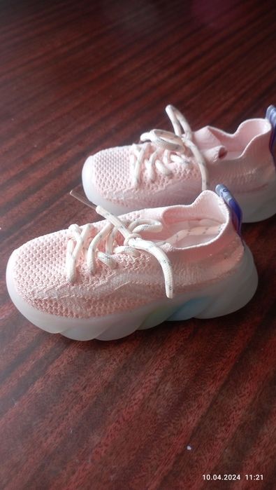 Продам  кросівки