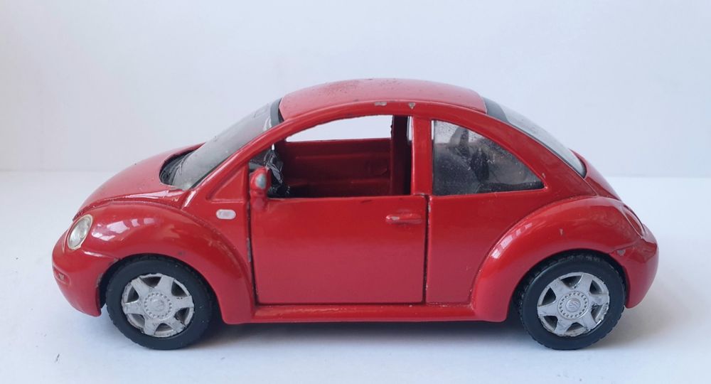 Auto Volkswagen New Beetle Maisto die cast model skaka 1:37
