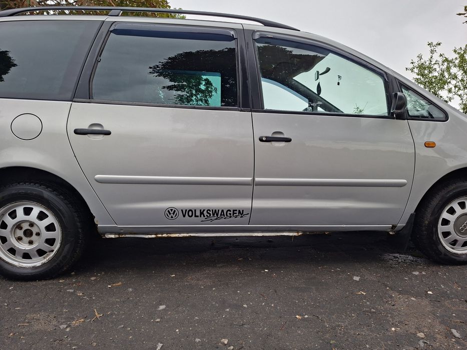 Автомобіль volkswagen sharan 2000року